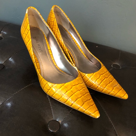 mustard pumps nine west